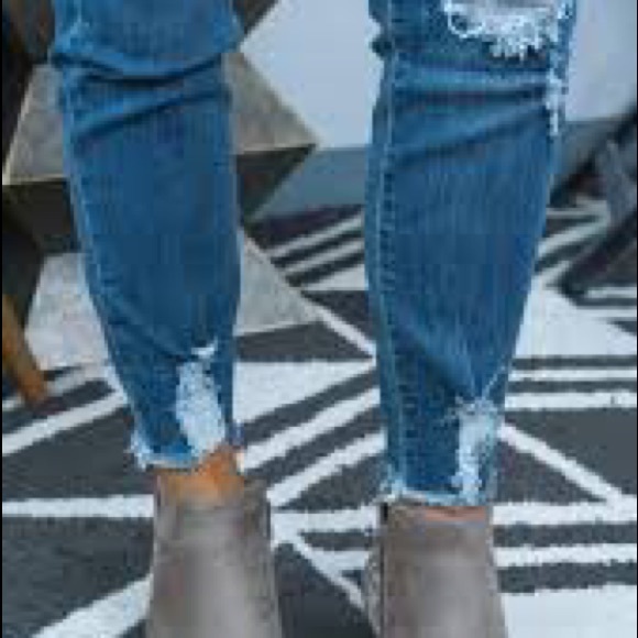 YMI Jogger Jeans Color: Potassium+Rips Size: Small 4-6 - Picture 9 of 10